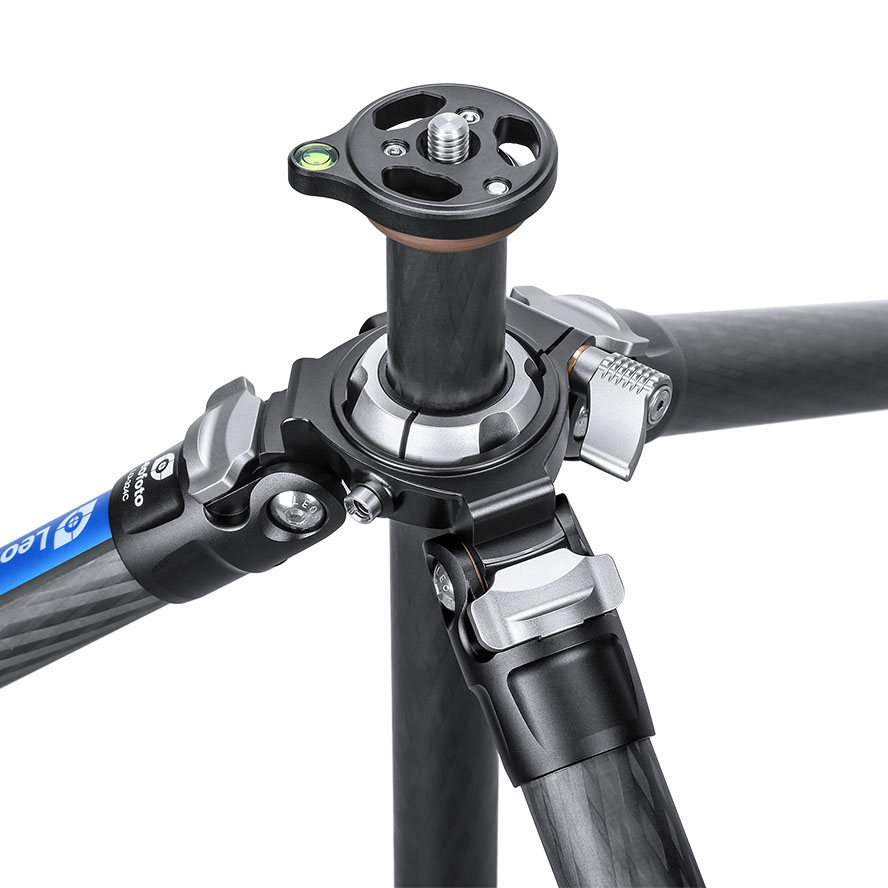Treppiede in carbonio Leofoto LO-324C con colonna centrale livellabile