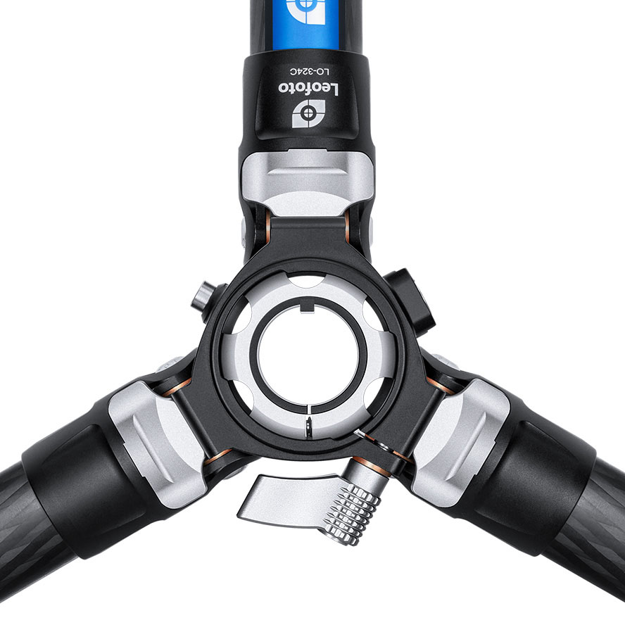 Treppiede in carbonio Leofoto LO-324C con colonna centrale livellabile