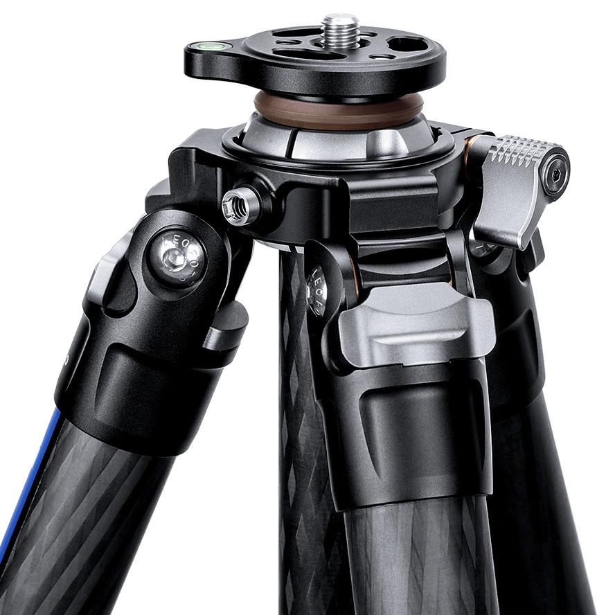 Treppiede in carbonio Leofoto LO-324C con colonna centrale livellabile
